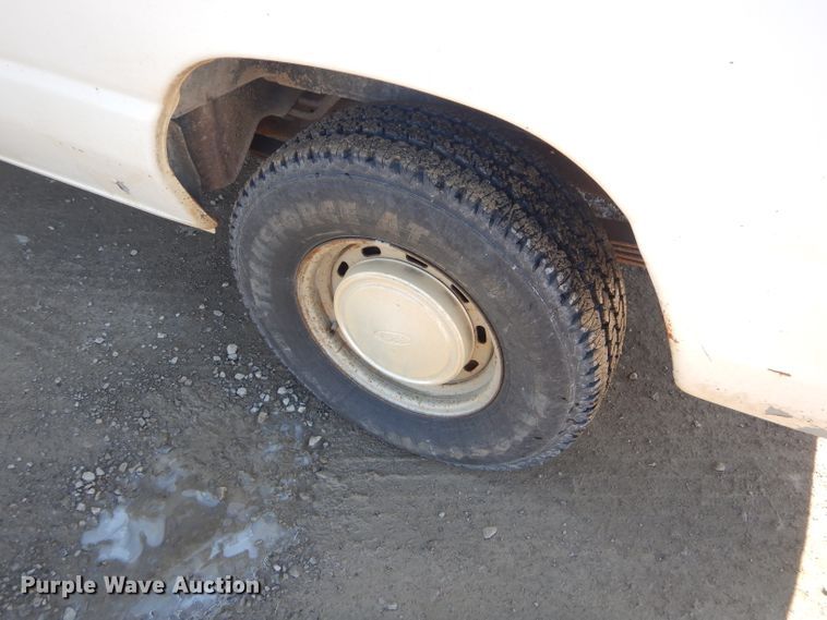 image for item GG9626 1994 Ford Club Wagon van