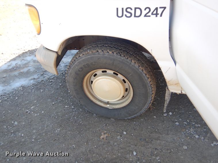 image for item GG9626 1994 Ford Club Wagon van