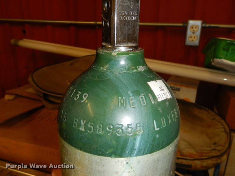 image for item GG9685 (6) oxygen bottles