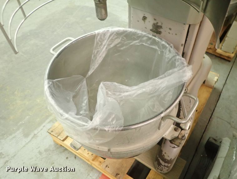 image for item GN9652 Hobart H600 mixer