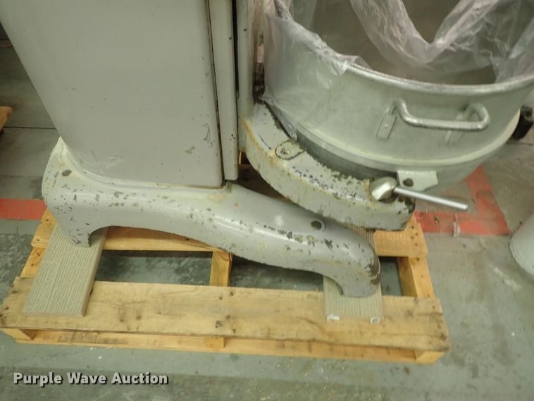 image for item GN9652 Hobart H600 mixer