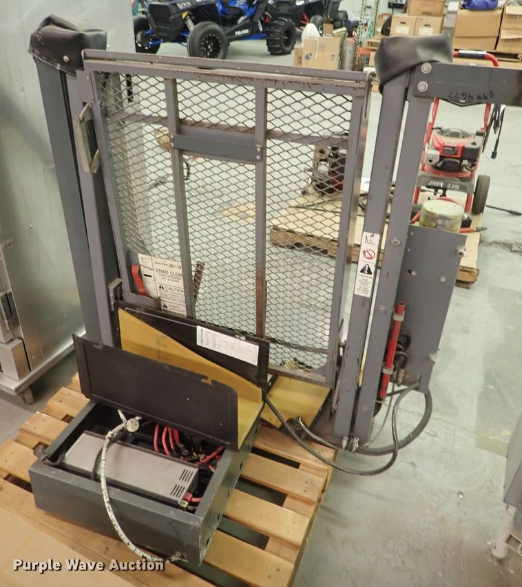 image for item GN9653 Saf-T-Lift vertical lift