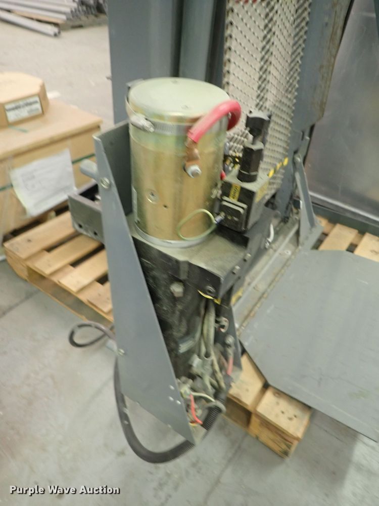 image for item GN9653 Saf-T-Lift vertical lift