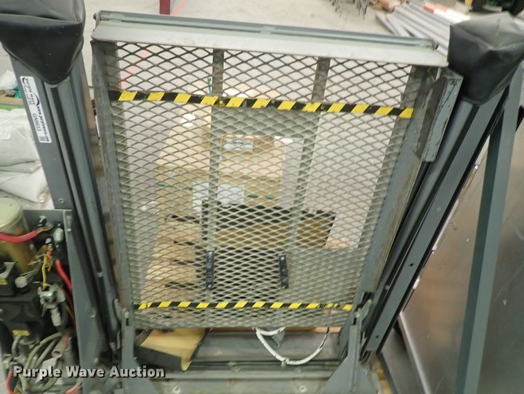 image for item GN9653 Saf-T-Lift vertical lift