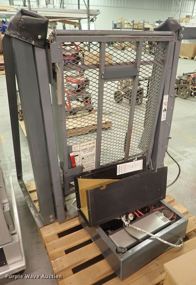 image for item GN9653 Saf-T-Lift vertical lift