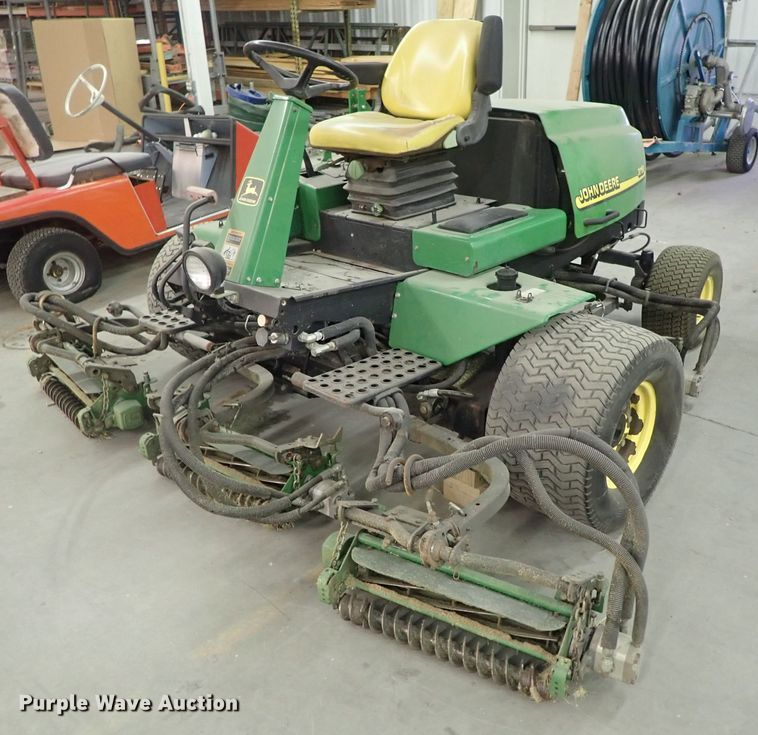 image for item GN9664 John Deere 3215B reel mower