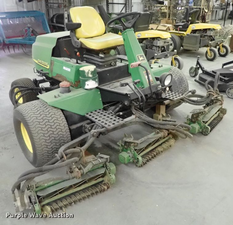 image for item GN9664 John Deere 3215B reel mower