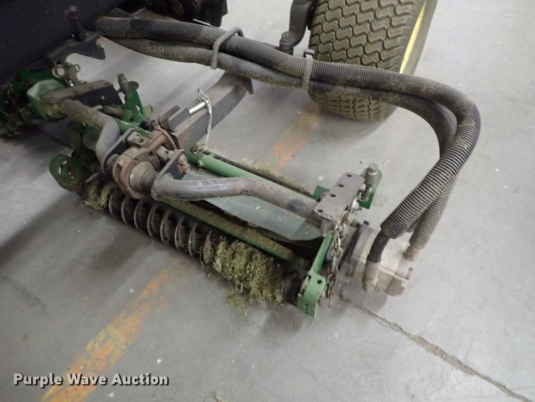 image for item GN9664 John Deere 3215B reel mower