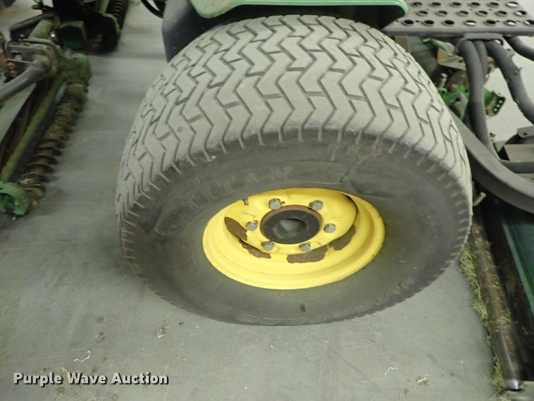 image for item GN9664 John Deere 3215B reel mower