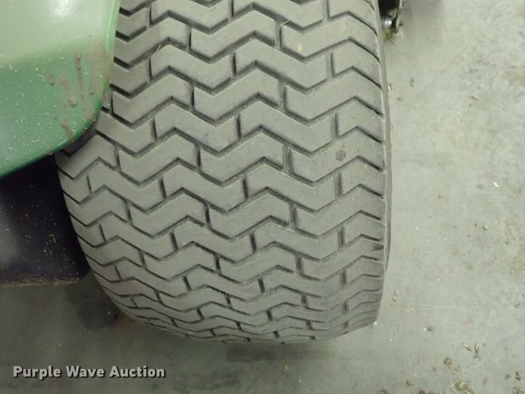 image for item GN9664 John Deere 3215B reel mower