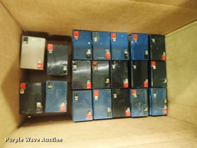 image for item GN9687 Approximately 40 batteries