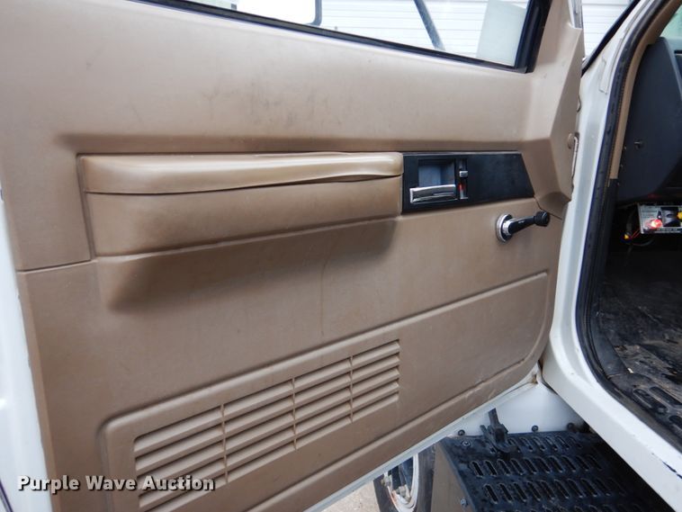 image for item GN9975 1995 Chevrolet Kodiak C6500 digger derrick truck