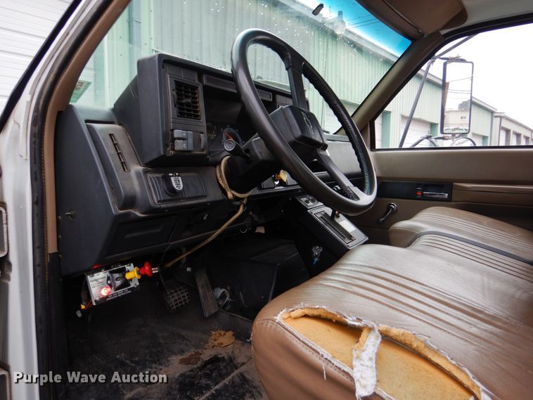 image for item GN9975 1995 Chevrolet Kodiak C6500 digger derrick truck