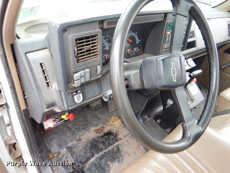 image for item GN9975 1995 Chevrolet Kodiak C6500 digger derrick truck