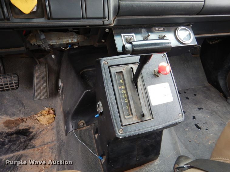 image for item GN9975 1995 Chevrolet Kodiak C6500 digger derrick truck