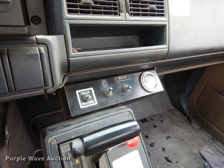 image for item GN9975 1995 Chevrolet Kodiak C6500 digger derrick truck