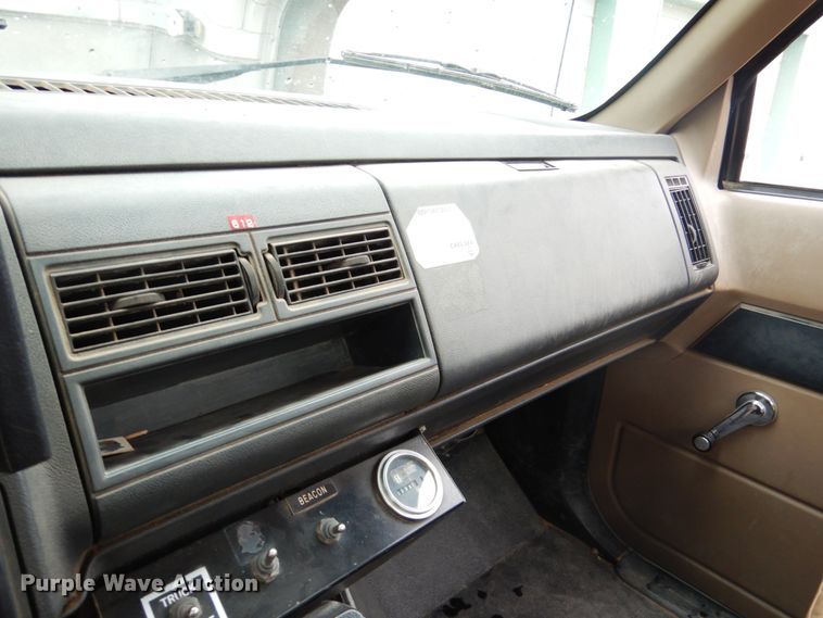 image for item GN9975 1995 Chevrolet Kodiak C6500 digger derrick truck