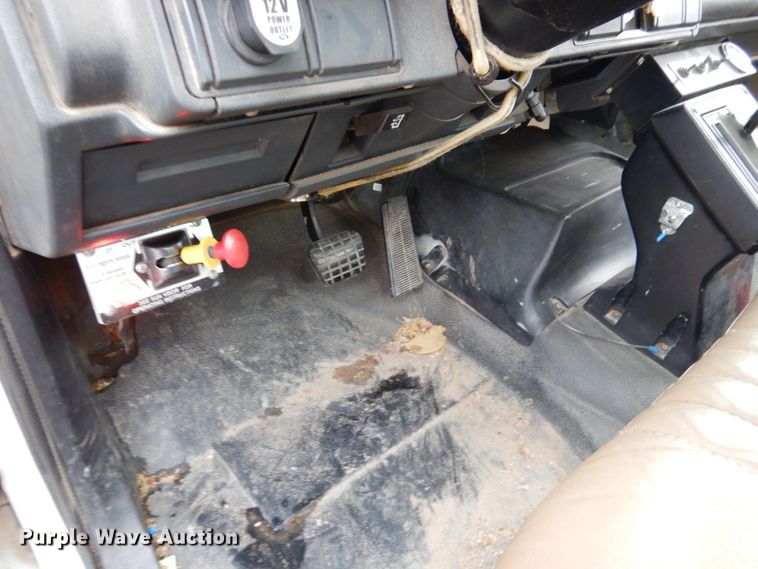 image for item GN9975 1995 Chevrolet Kodiak C6500 digger derrick truck