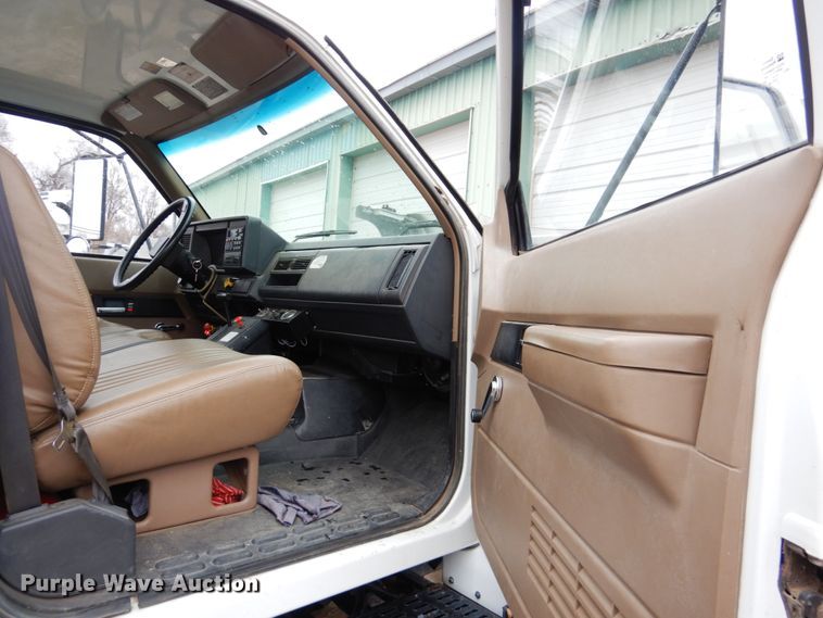 image for item GN9975 1995 Chevrolet Kodiak C6500 digger derrick truck