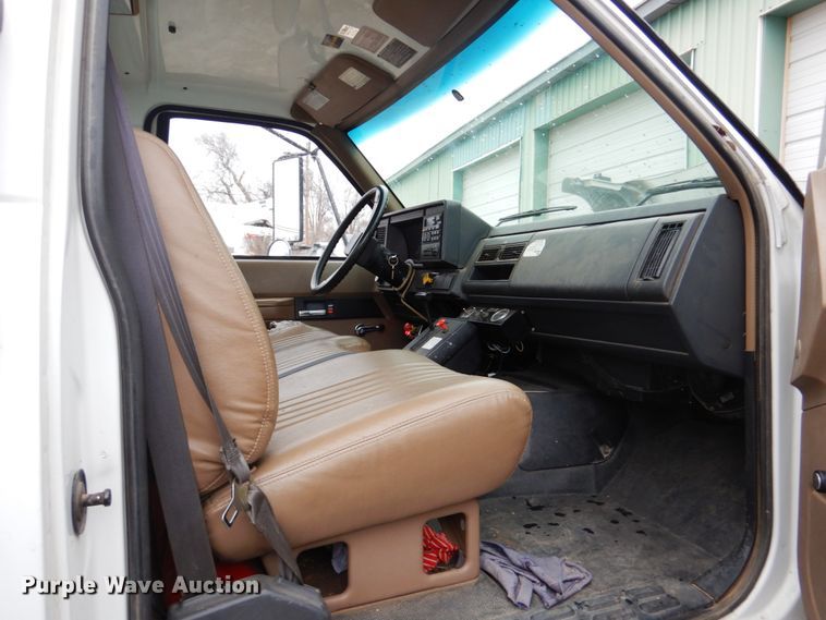 image for item GN9975 1995 Chevrolet Kodiak C6500 digger derrick truck