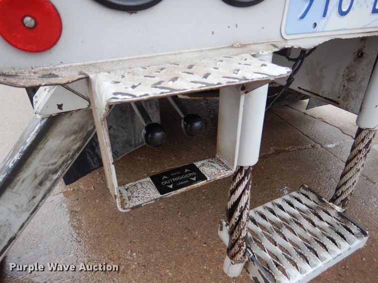 image for item GN9975 1995 Chevrolet Kodiak C6500 digger derrick truck