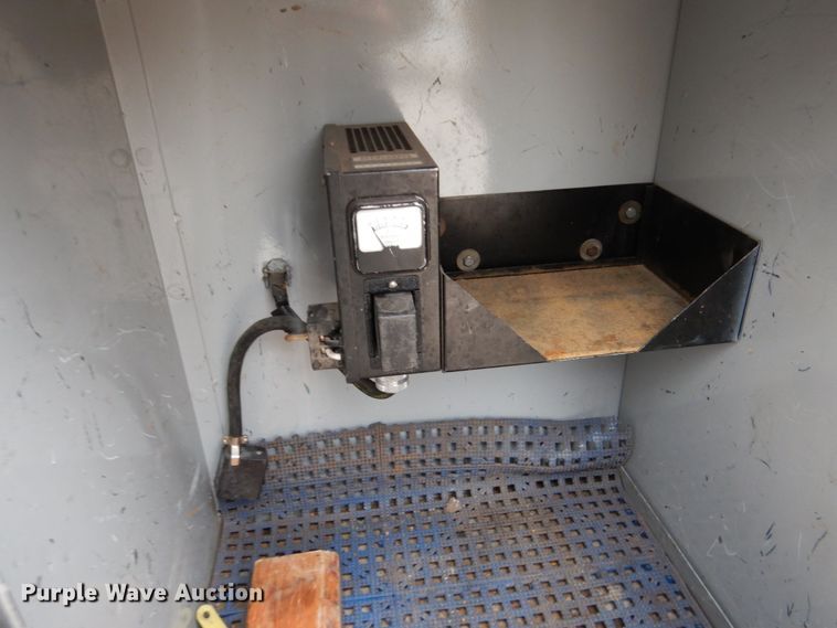 image for item GN9975 1995 Chevrolet Kodiak C6500 digger derrick truck