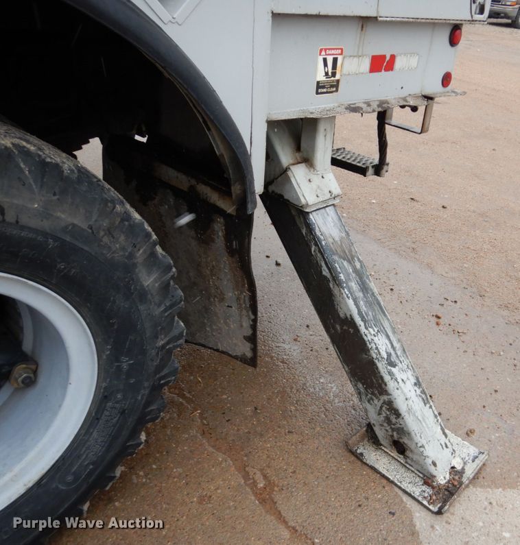 image for item GN9975 1995 Chevrolet Kodiak C6500 digger derrick truck