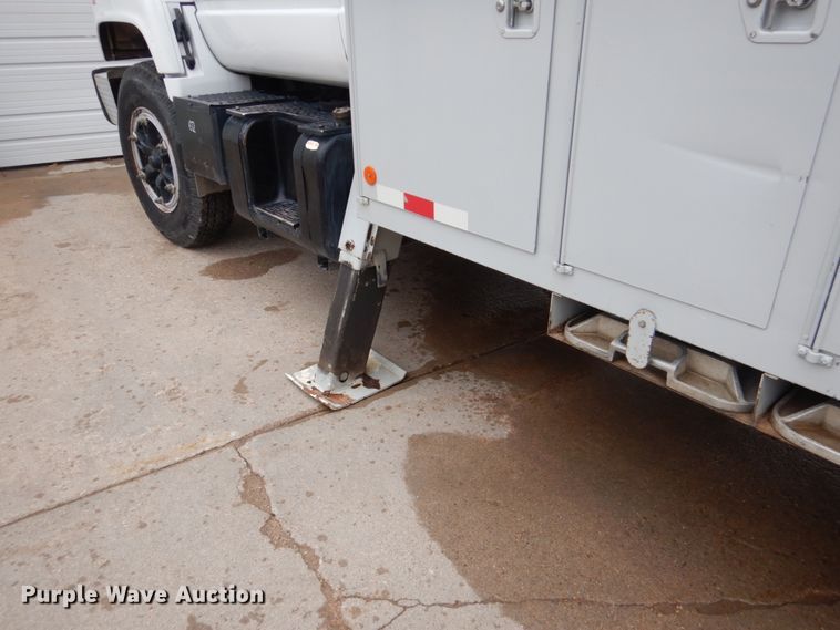 image for item GN9975 1995 Chevrolet Kodiak C6500 digger derrick truck