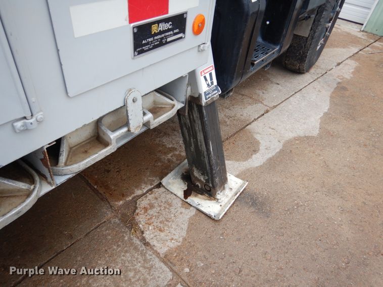 image for item GN9975 1995 Chevrolet Kodiak C6500 digger derrick truck