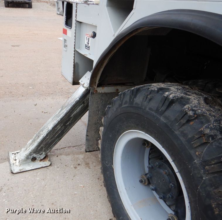 image for item GN9975 1995 Chevrolet Kodiak C6500 digger derrick truck