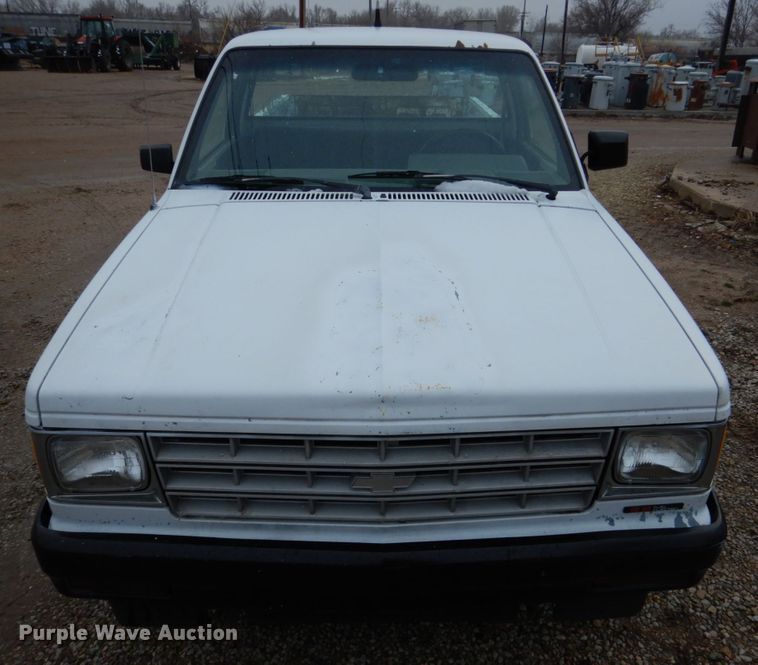 image for item GN9977 1989 Chevrolet S10 pickup truck