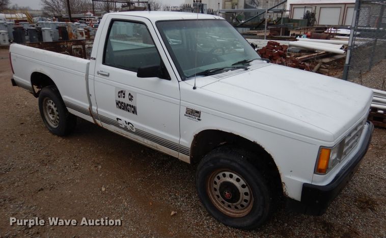 image for item GN9977 1989 Chevrolet S10 pickup truck