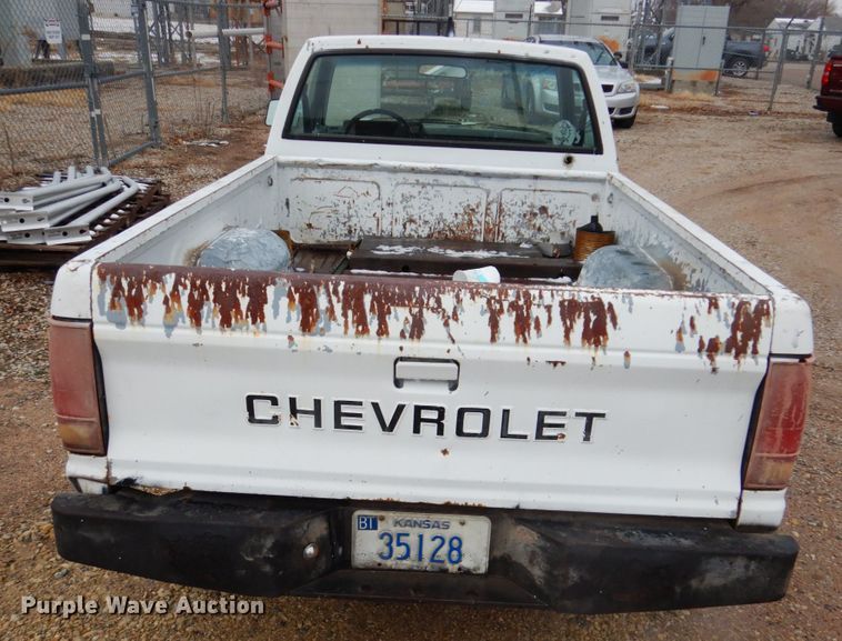 image for item GN9977 1989 Chevrolet S10 pickup truck