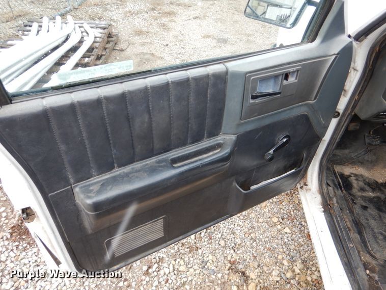 image for item GN9977 1989 Chevrolet S10 pickup truck