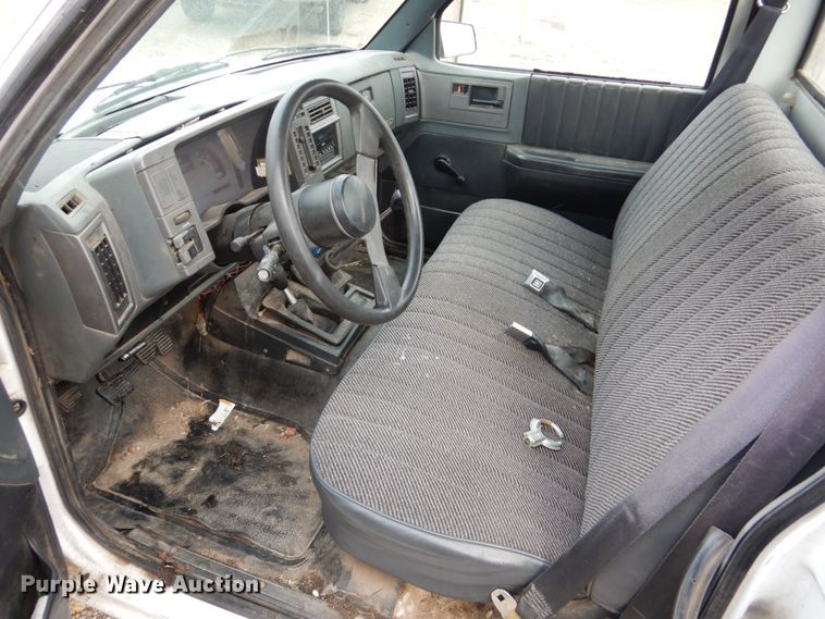 image for item GN9977 1989 Chevrolet S10 pickup truck