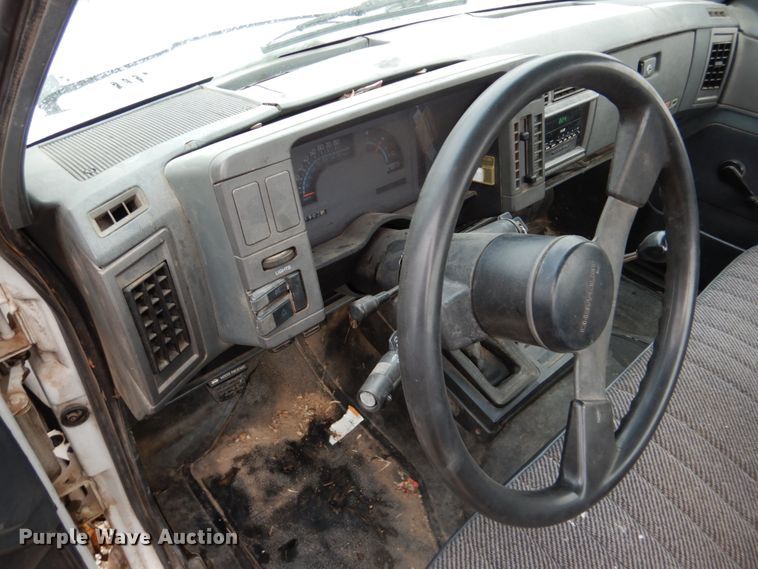 image for item GN9977 1989 Chevrolet S10 pickup truck