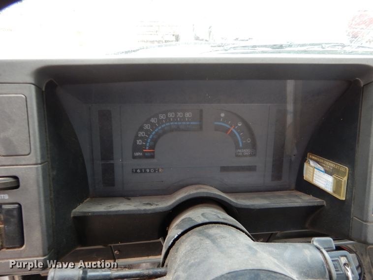 image for item GN9977 1989 Chevrolet S10 pickup truck