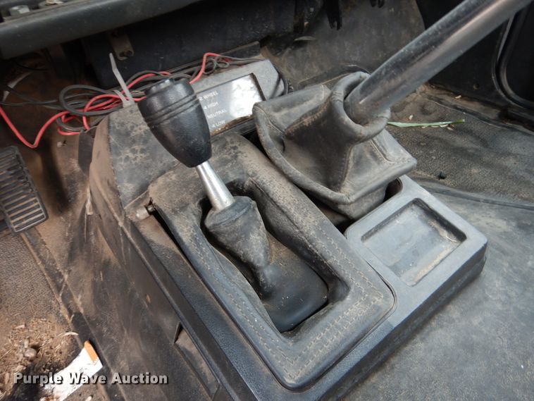 image for item GN9977 1989 Chevrolet S10 pickup truck