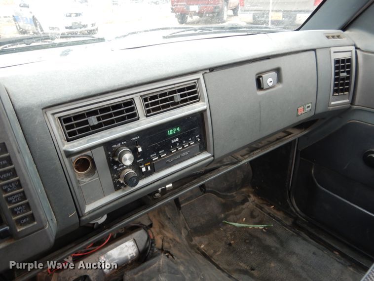 image for item GN9977 1989 Chevrolet S10 pickup truck