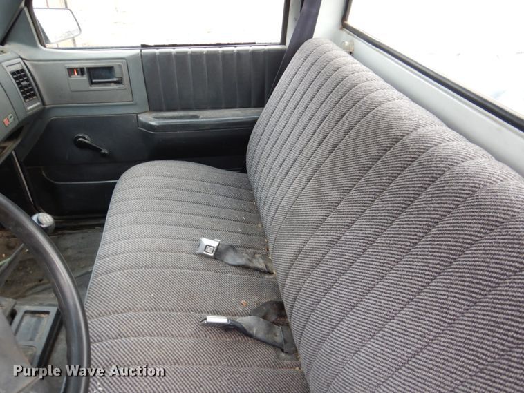 image for item GN9977 1989 Chevrolet S10 pickup truck