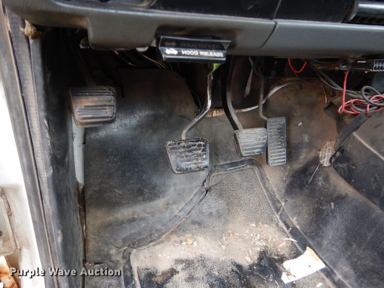 image for item GN9977 1989 Chevrolet S10 pickup truck