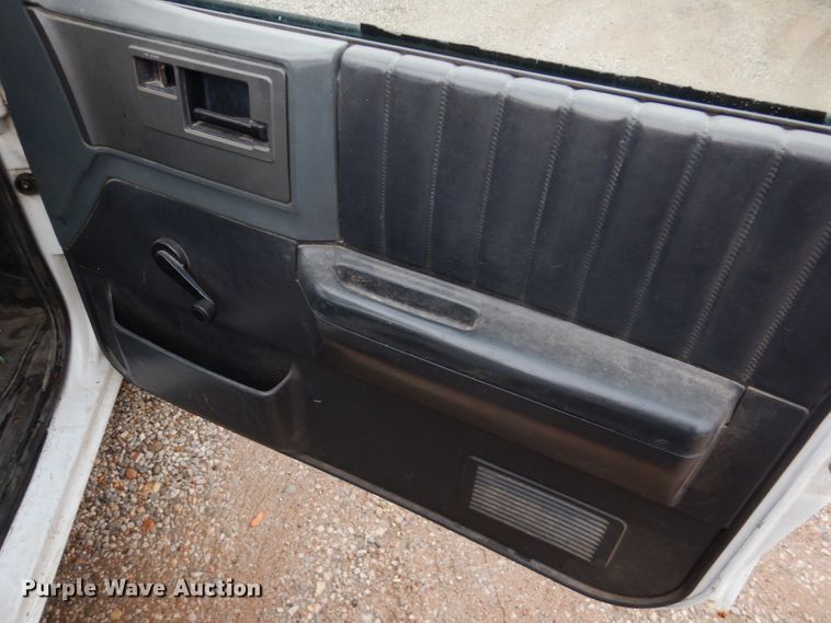 image for item GN9977 1989 Chevrolet S10 pickup truck