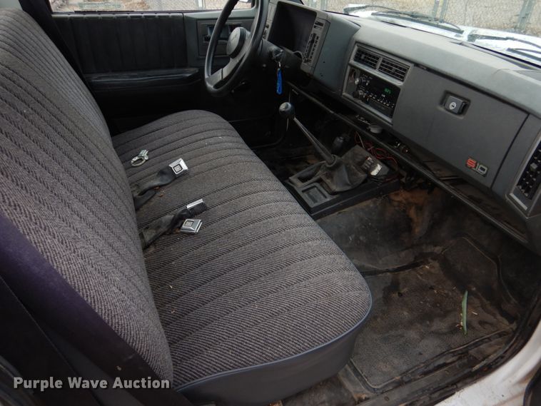 image for item GN9977 1989 Chevrolet S10 pickup truck