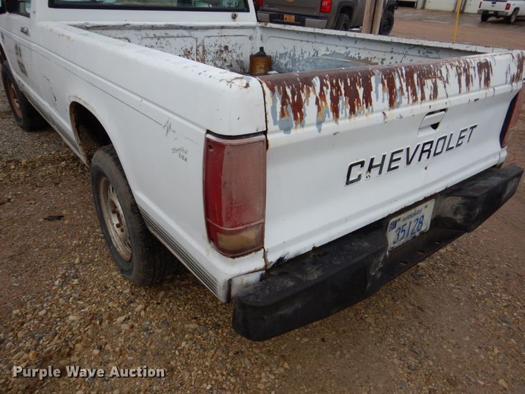 image for item GN9977 1989 Chevrolet S10 pickup truck