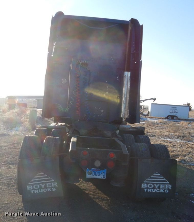 image for item GW9478 2003 Freightliner Columbia semi truck