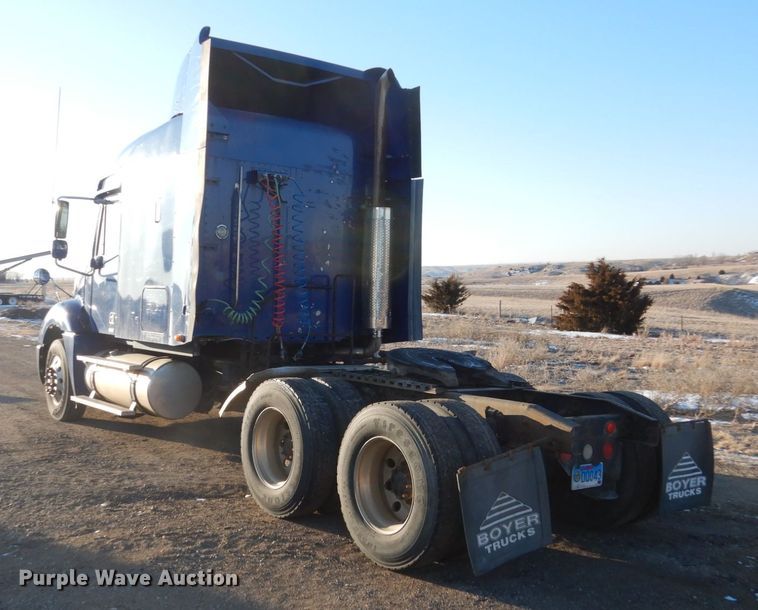 image for item GW9478 2003 Freightliner Columbia semi truck