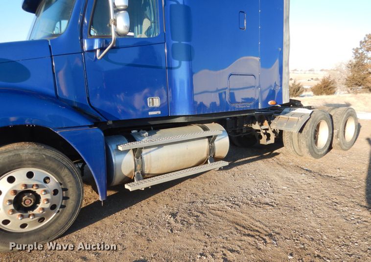 image for item GW9478 2003 Freightliner Columbia semi truck