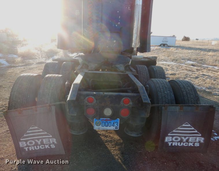 image for item GW9478 2003 Freightliner Columbia semi truck