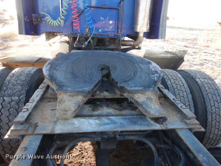 image for item GW9478 2003 Freightliner Columbia semi truck