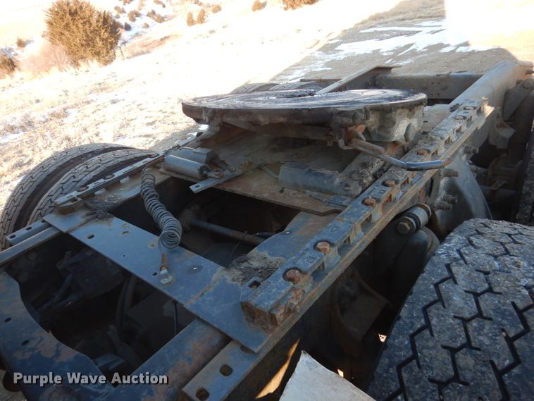 image for item GW9478 2003 Freightliner Columbia semi truck